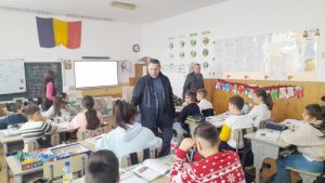 Sprijin financiar pentru familiile din comuna Bradu 1 dan stroe elevi Bradu