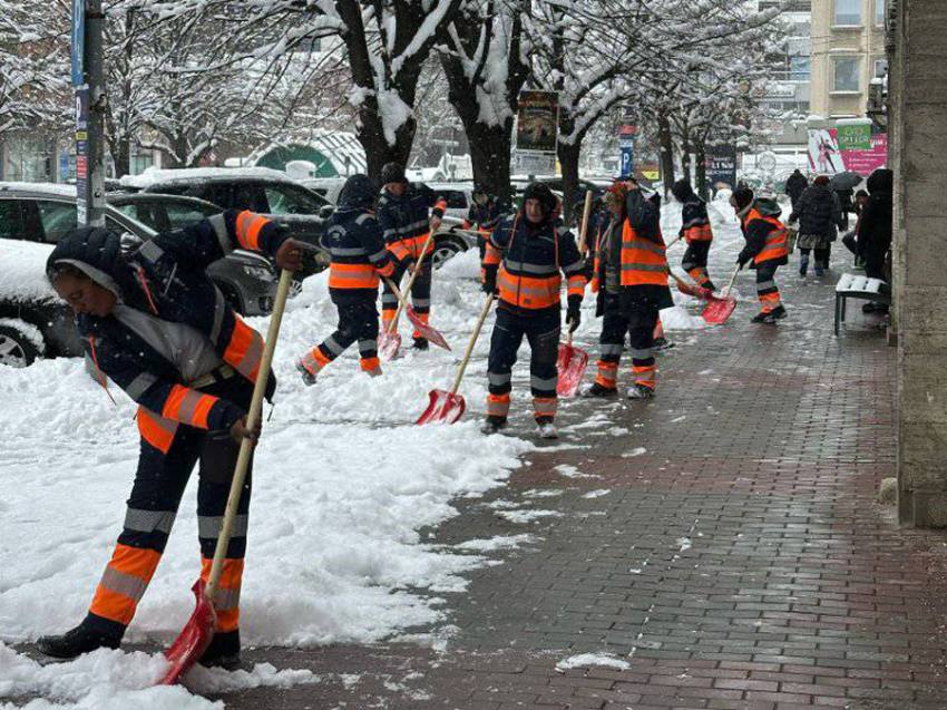 Cristian Gentea: Rămânem în stradă cu 35 de utilaje până vom curăța străzile din toate cartierele! 2 Sursă foto: FB Cristian Gentea.