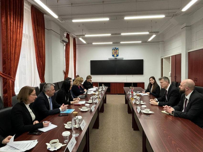 sbo cu Ambasador al Marii Britanii E.S. Giles Portman Sursă foto: FB MMFTSS.