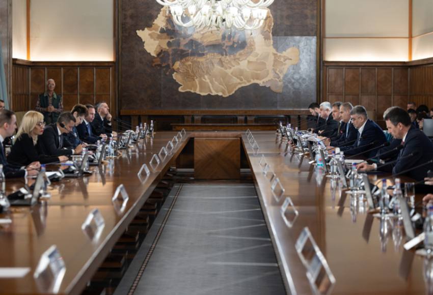 Reduceri istorice în administrația românească: Marcel Ciolacu anunță tăieri masive de posturi! 1 Marcel Ciolacu sedinta de Guvern pe 13 februarie - Reduceri istorice în administrația românească: Marcel Ciolacu anunță tăieri masive de posturi!