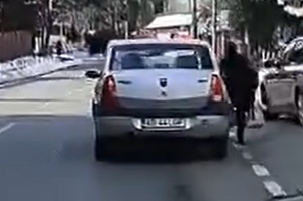 cats 2 - Doi copii de 14 ani, loviți de o mașină în timp ce traversau strada