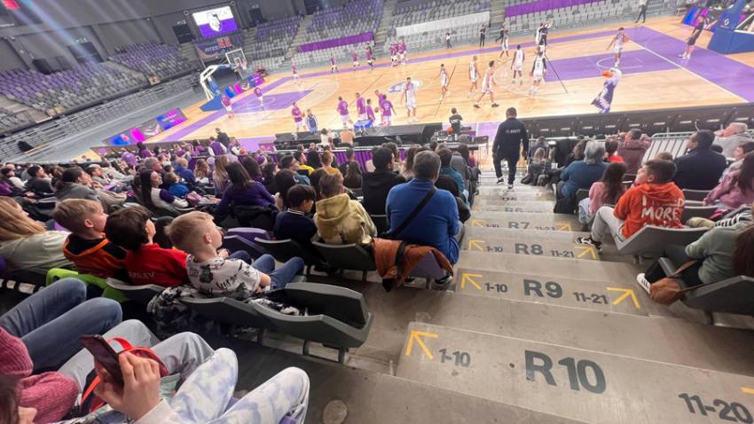 deschidere meci baschet pitesti arena suporteri Sursă foto: FB Cristian Gentea.