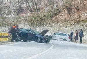 87E4F6D2 6157 4070 85BD 9CDA80D79EA2 - Impact violent pe DN 7A! 6 persoane au ajuns la spital