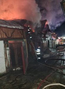 8e15616a 25ff 456e af33 9a15ab37f395 - (VIDEO) Incendiu devastator în Vulturești!