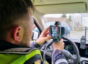 Gonea cu 117 km/h prin Poiana Lacului 1 tanar viteza permis 18910889 - Gonea cu 117 km/h prin Poiana Lacului