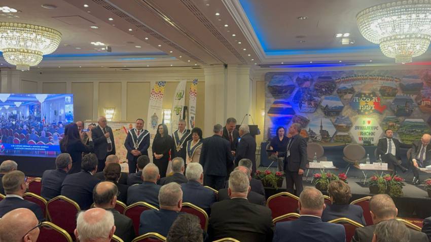 Argeșeanul nostru este în top! Gheorghiță Boțârcă - ”Cel mai longeviv primar al orașelor din România” 1 Sursă foto: Topolovenmi