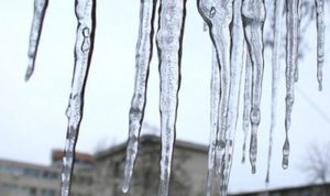 217775 - Femeie de 35 de ani, moartă după ce o bucată de gheață i-a căzut în cap