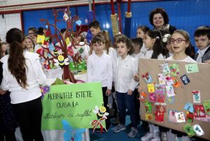 Târgul „Mărțișor cu suflet” la Școala Gimnazială „Liviu Rebreanu” Mioveni 1 Sursă foto: FB Primăria Orasului Mioveni
