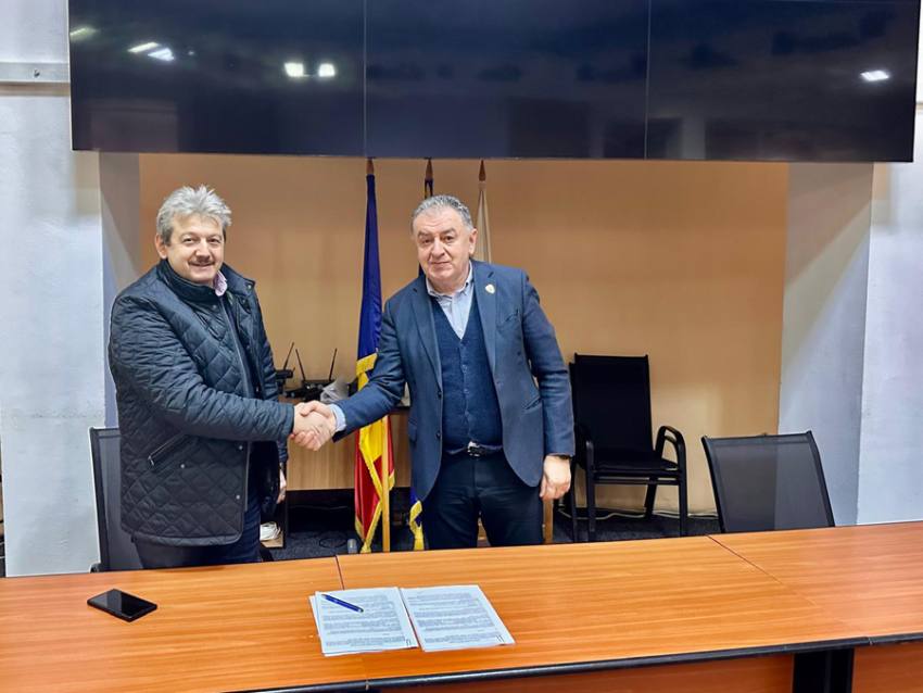 gentea cu S.C. WOODART S.R.L, Sursă foto: Primăria Municipiului Pitești