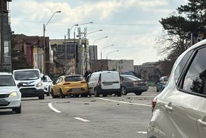 4aed6885 aae9 4010 b847 4281b5c09cf8 - Încă un accident în Pitești! Două mașini implicate