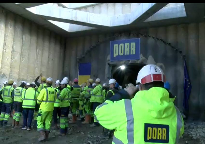 Prima autostradă din România care traversează Carpații. Progrese remarcabile pe A1 Sibiu-Pitești: Prima galerie străpunsă! 2 Sursă foto: screenshot Facebook Cristian Pistol.