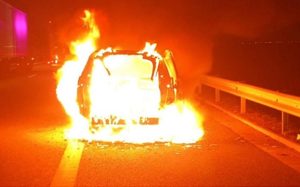 480737906 954271096794451 4517308225554070772 n - Mașină cuprinsă de flăcări pe A1! Șoferul a dispărut