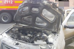 b3867147 a7ba 4716 9847 5e01b43e42b9 - Incendiu în Mioveni! O mașină parcată a luat foc