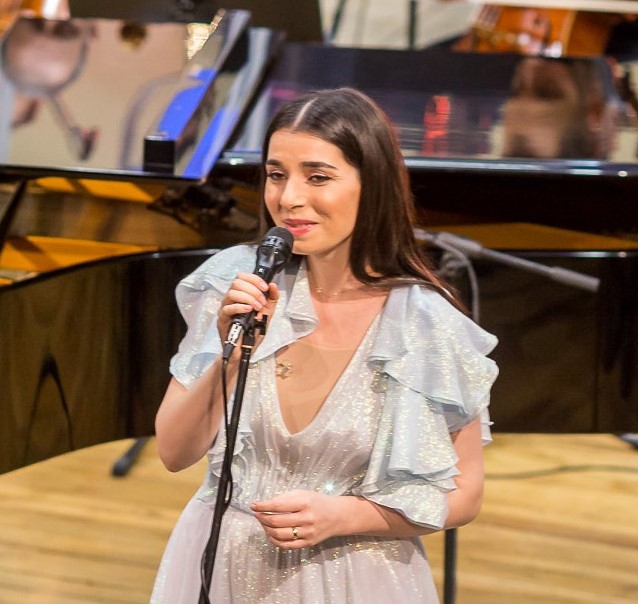 Alexandra Ușurelu la Filarmonica Pitești. Concert folk simfonic extraordinar pe 13 martie 2 IMG 4291 - Alexandra Ușurelu la Filarmonica Pitești. Concert folk simfonic extraordinar pe 13 martie