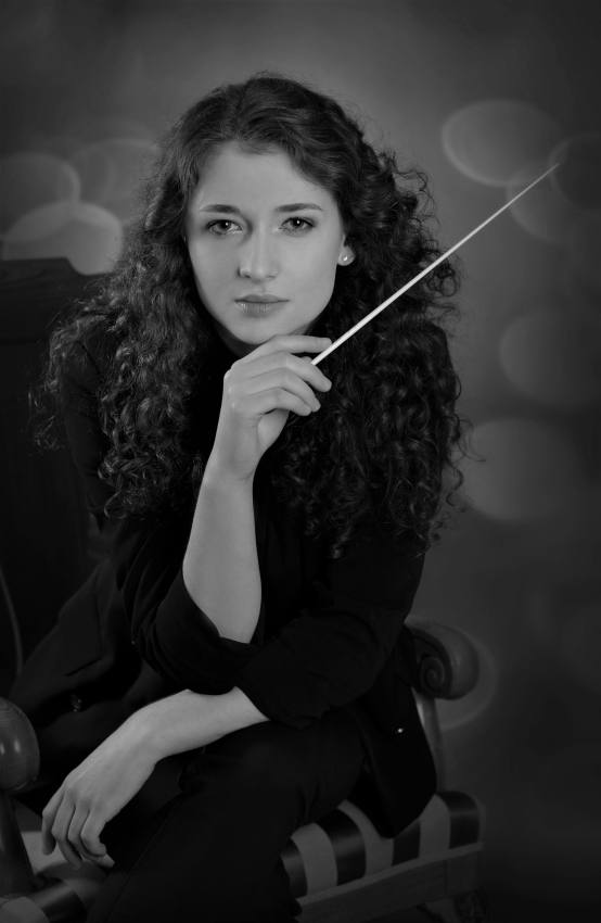 Alexandra Ușurelu la Filarmonica Pitești. Concert folk simfonic extraordinar pe 13 martie 1 Kinga Glowacka - Alexandra Ușurelu la Filarmonica Pitești. Concert folk simfonic extraordinar pe 13 martie