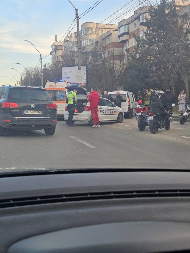 WhatsApp Image 2025 03 09 at 17.21.52 1 - Accident în zona de nord a Piteștiului. Motociclist rănit!