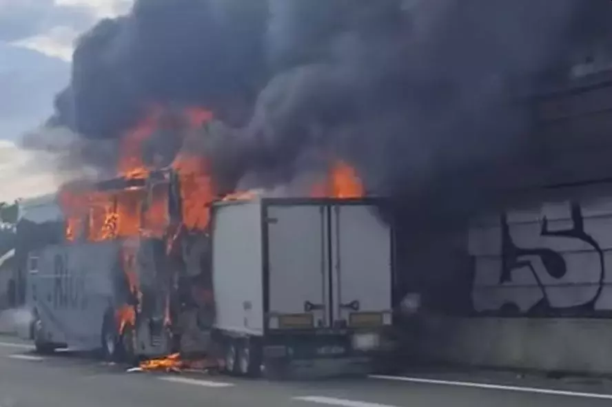 autocar foc autostrada franta