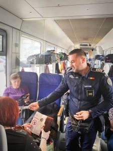 9f85bbe2 a588 4304 b252 c6bfb2505807 - Polițiștii argeșeni, acțiune de prevenire a consumului de droguri în zona Gării Pitești