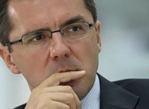 Dan Dungaciu 400x600 1 - Cine e Dan Dungaciu, numele vehiculat pentru înlocuirea lui Călin Georgescu?