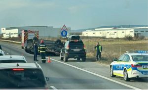 (Video) Autoturism răsturnat pe autostrada A1 Pitești-București 1 masina rasturnata A1