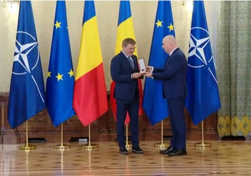 Gheorghe Hagi, decorat cu Steaua României: ”Mulțumesc România pentru această zi minunată!” 2 Sursă foto: screenshot FB Ilie Bolojan