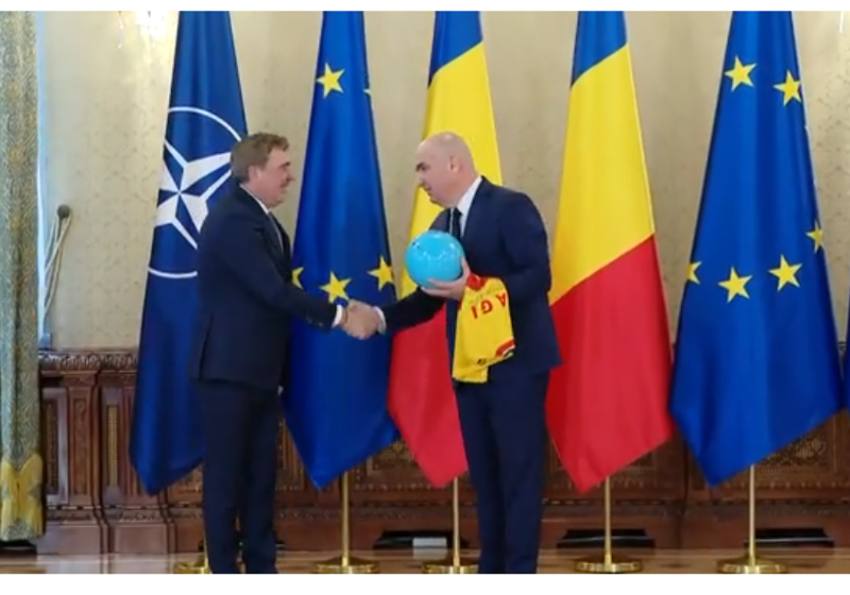 Gheorghe Hagi, decorat cu Steaua României: ”Mulțumesc România pentru această zi minunată!” 1 Sursă foto: screenshot FB Ilie Bolojan