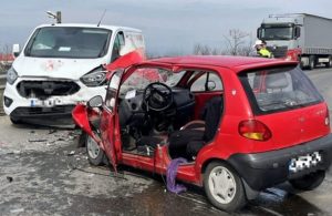 Imagine WhatsApp 2025 03 12 la 11.36.52 909decb1 1024x1024 1 - Impact violent la intrare pe A1! Șofer de 80 de ani-transportat la spital