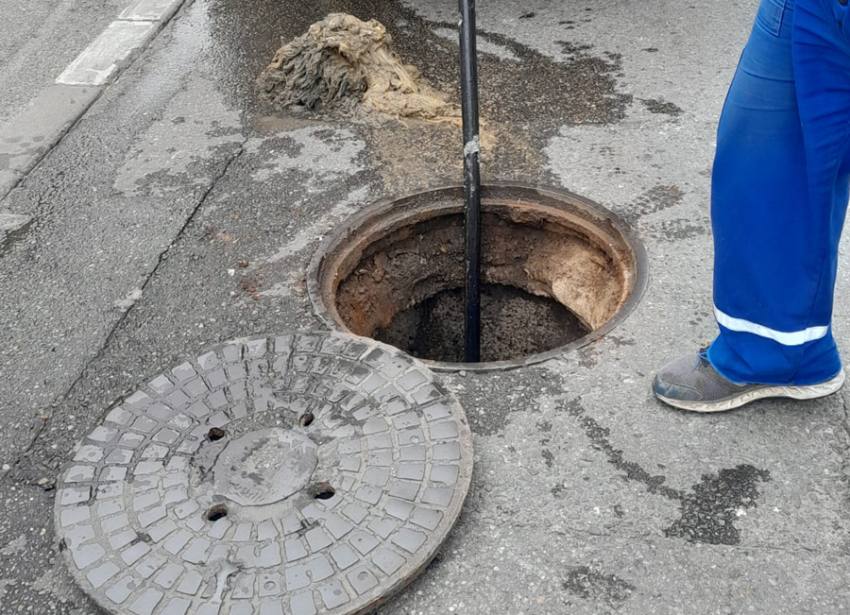 Atenție! Șervețelele umede blochează canalizarea! 1 Sursă foto: FB Servicii Edilitare pentru Comunitate Mioveni