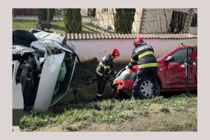 (Video) Accident cu 5 victime în Argeș! Două mașini răsturnate! 1 accident masini rasturnate