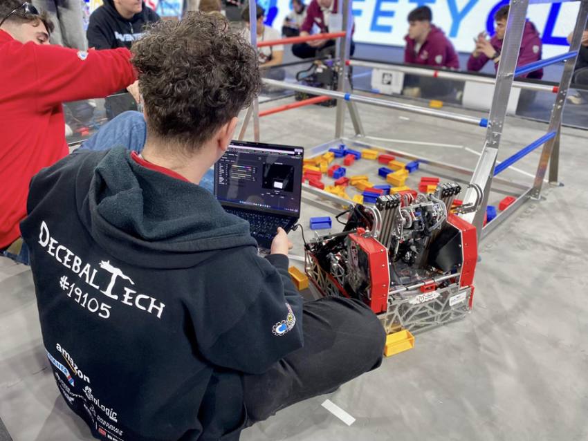 Campionatul Național FIRST Tech Challenge România3 Sursă foto: FB Primăria Munciipiului Pitești.
