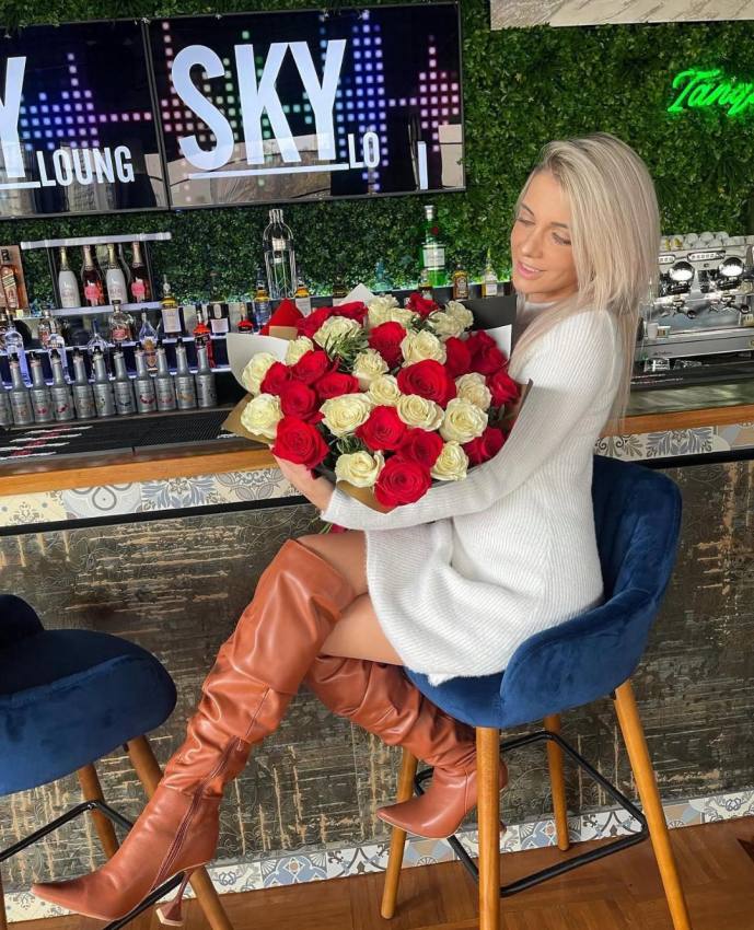 WhatsApp Image 2025 03 15 at 17.03.34 3 - Lavinia Cazacu. O femeie poate simți dincolo de cifre și strategii, poate anticipa tendințele!