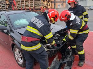 Accident cu 3 victime în Topoloveni! Impact între 2 mașini 1 ea839311 1115 400c af30 6708ab5f7e68 - Accident cu 3 victime în Topoloveni! Impact între 2 mașini