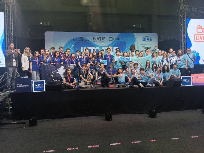 TehnoZ s-a calificat la Campionatul Mondial de Robotică. Cristian Gentea: Ne mândrim cu Tehno Z - Zinca Golescu 7 Sursă foto: FB Cristian Gentea.