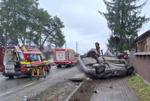 Doi adulți și un copil au ajuns la spital după ce s-au răsturnat cu mașina 4 accid 3 5 - Doi adulți și un copil au ajuns la spital după ce s-au răsturnat cu mașina