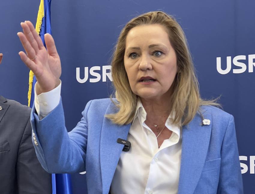 elena lasconi cu mana t Sursă foto: AV anchetaonline