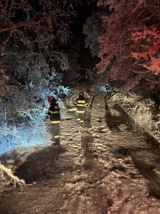 9529ab08 2fff 4832 9737 096ec3405235 - Probleme în mai multe localități din Argeș din cauza ninsorii! Pompierii au intervenit de urgență