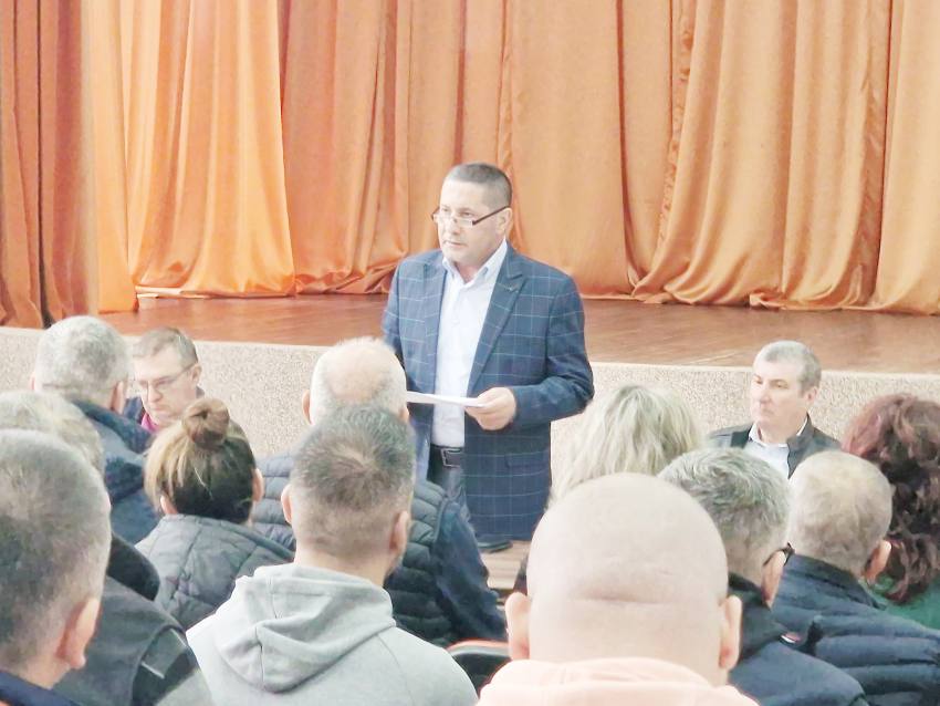 Primarul comunei Bradu a dezbătut public bugetul pe 2025 1 Bradu Dan Stroe buget - Primarul comunei Bradu a dezbătut public bugetul pe 2025