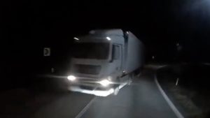 tjJK1tJvGJ6 3L - (VIDEO) Accident evitat în ultima clipă pe DN 7! „Cum mori nevinovat pe Dealul Negru”