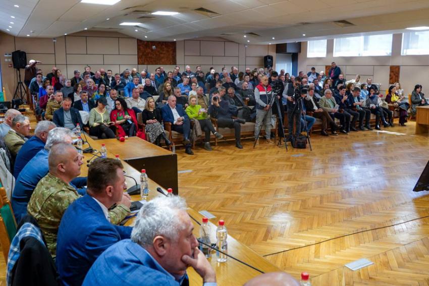 Primarii vor o comunicare mai bună cu Distribuție Oltenia 1 Sursă foto: FB Instituția Prefectului - Județul Argeș.