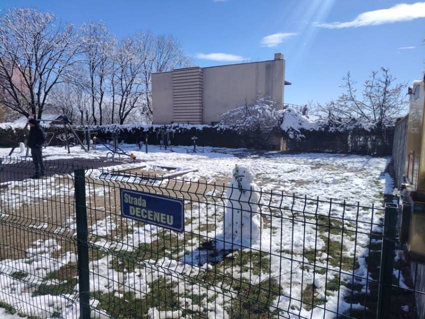 La vară sunt gata. Loc de joacă modern în Războieni și teren sintetic la Şcoala ”Tudor Vladimirescu” 1 Sursă foto: Primăria Municipiului Pitești