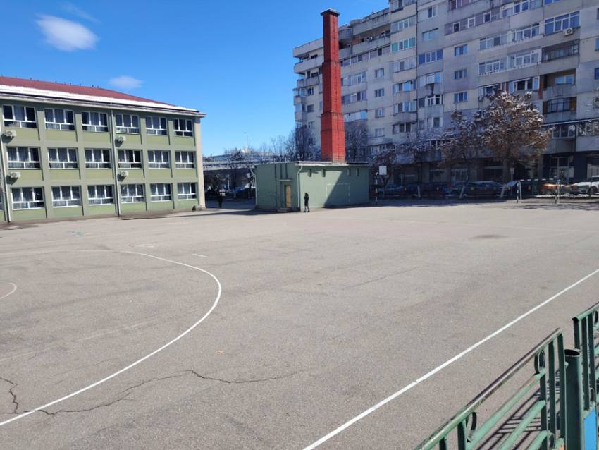 La vară sunt gata. Loc de joacă modern în Războieni și teren sintetic la Şcoala ”Tudor Vladimirescu” 4 Sursă foto: Primăria Municipiului Pitești