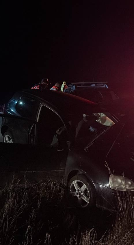 Impact puternic între două autoturisme în Argeș! Trei persoane transportate la spital! 2 accident masini Arges