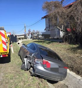 Accident grav la Clucereasa! Mașină ajunsă în șanț 2 e96e9a32 0146 4293 b65e 354fe0b60e4e - Accident grav la Clucereasa! Mașină ajunsă în șanț