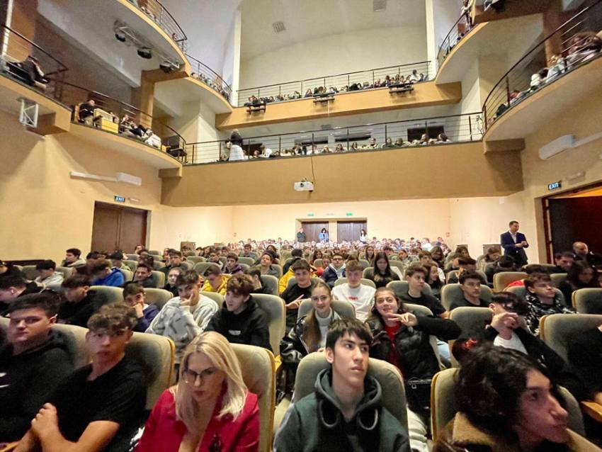 lucretiu tudor copii discutei droguri 2 Sursă foto: FB Primăria Municipiului Pitești.