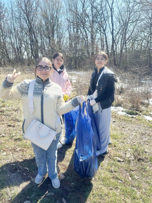 Elevii Școlii Lexford Castel, implicați activ în protejarea naturii: acțiune de ecologizare în Pădurea Trivale 5 Sursă foto: editia tiparita