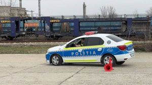 Vehicul răsturnat în comuna Albeștii de Muscel. Persoană preluată de ambulanță! 1 politisti ziua politiei