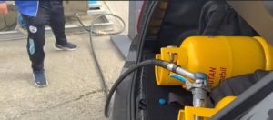 2d9c41f8 ae05 4e0b b57a 715e4110f03a - Încărcau butelii direct în portbagajul autoturismelor. Stații GPL închise de ANPC