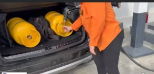 e63707f5 a97e 47b3 b909 cb0c085b90d1 - Încărcau butelii direct în portbagajul autoturismelor. Stații GPL închise de ANPC