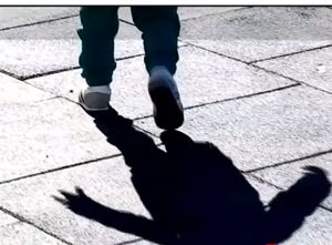 Momente de panică pentru o familie din Pitești! Băiețel de 5 ani, dispărut de la grădiniță, găsit pe stradă de o femeie 1 cats 3 - Momente de panică pentru o familie din Pitești! Băiețel de 5 ani, dispărut de la grădiniță, găsit pe stradă de o femeie