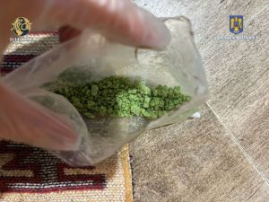 A încercat să fugă de polițiști în timpul percheziției! Tânăr de 25 de ani reținut pentru trafic de droguri! 3 e714c1b9 5bad 406d 872c d3a7ba3fdac0 - A încercat să fugă de polițiști în timpul percheziției! Tânăr de 25 de ani reținut pentru trafic de droguri!